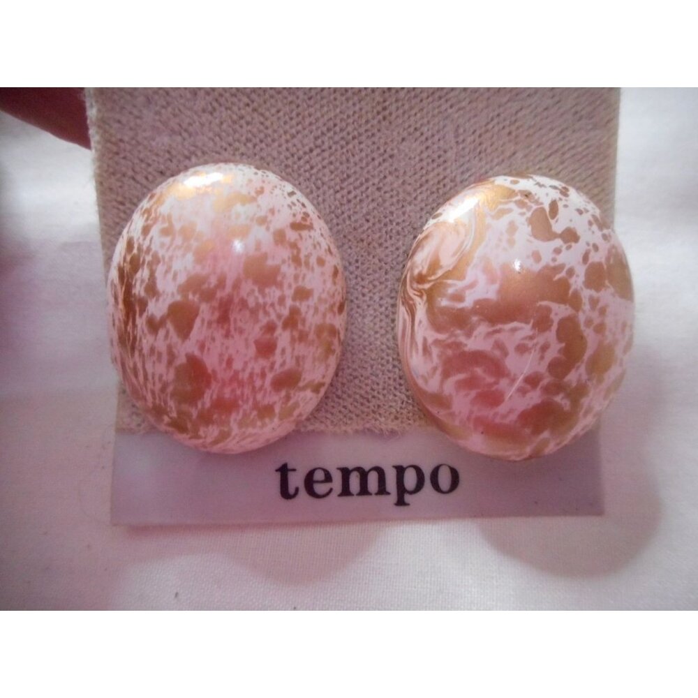 New Vintage clip on earrings gold with pink base costume jewelry Unused